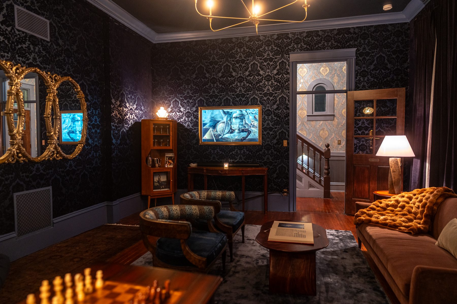 The salon from the chess table